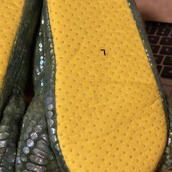 New Boys DINOSAUR Slippers Size Large Comfy Lounge Soft  Size 2-3 - Picture 6 of 7